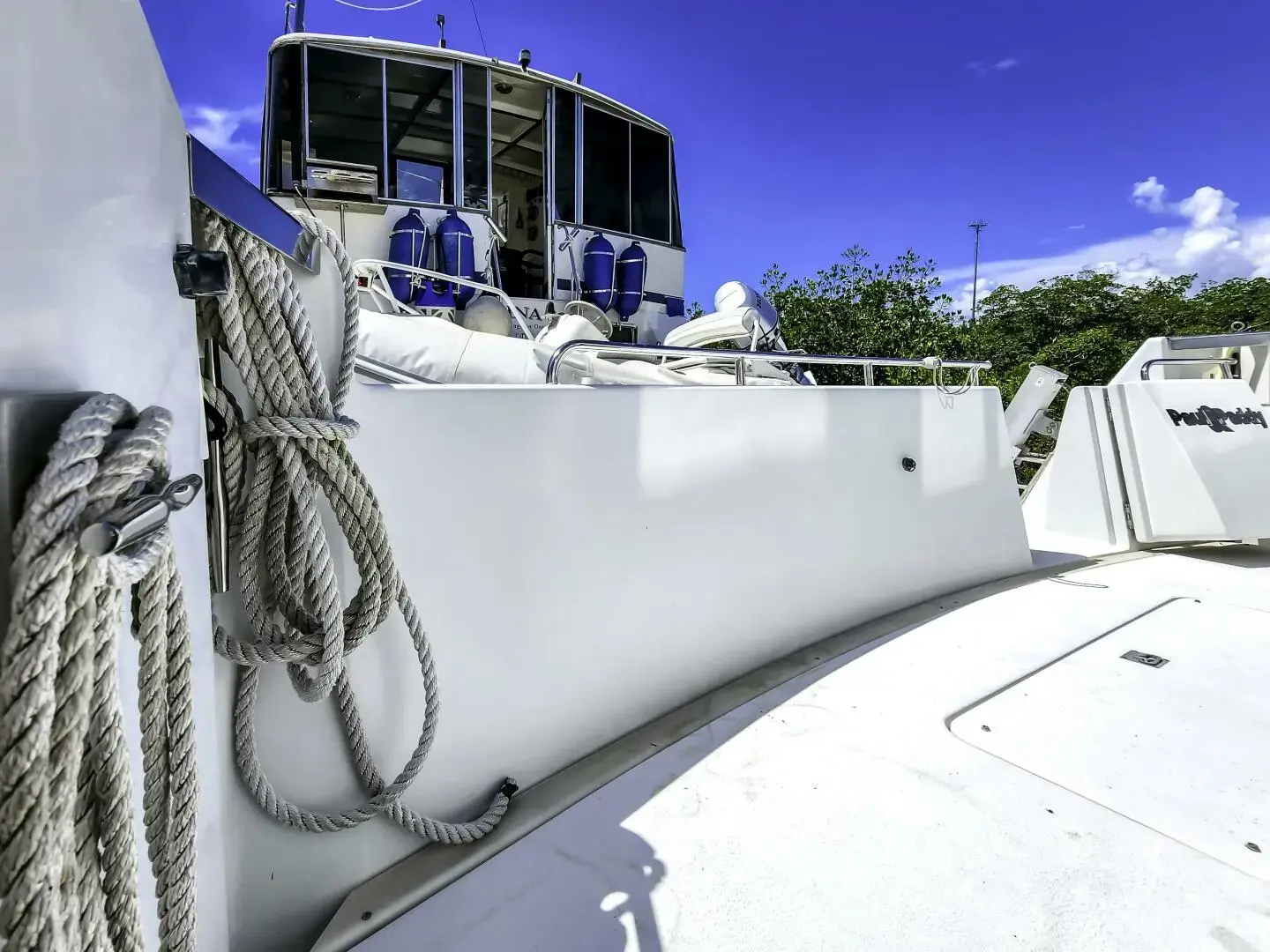 1999 Carver 504 cockpit motor yacht