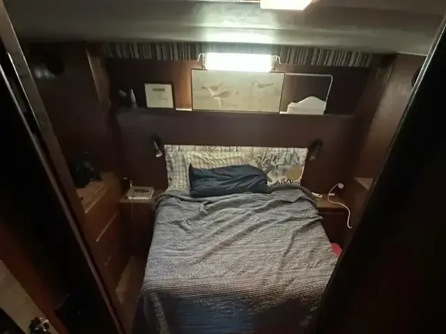 Hatteras 40 Double Cabin