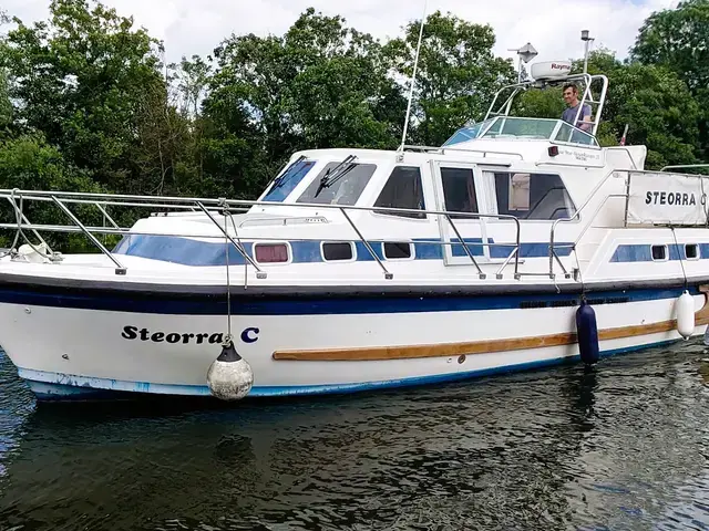 Aquastar Ocean Ranger 33 Aft Cabin