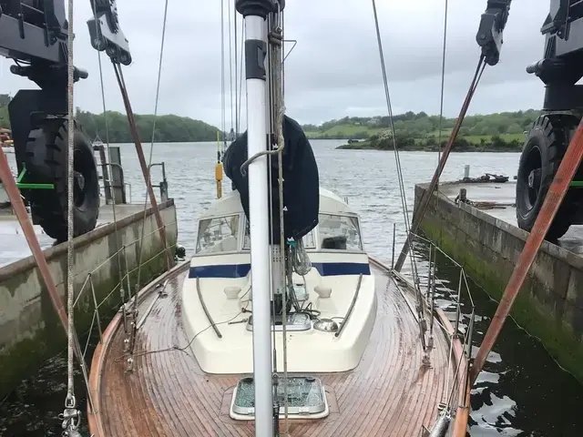 Hallberg-Rassy 352