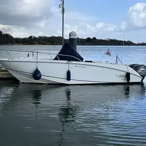 2006 Boston Whaler 240 Outrage