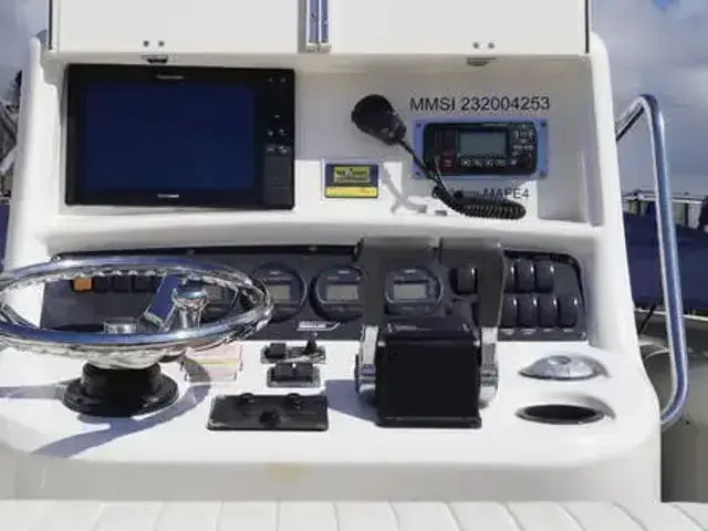 Boston Whaler 240 Outrage