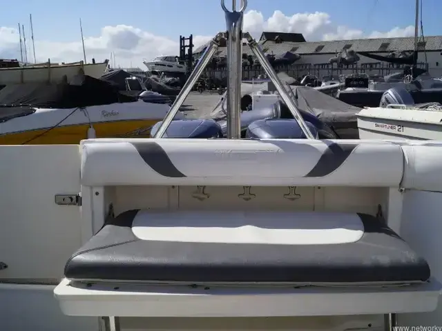 Boston Whaler 240 Outrage