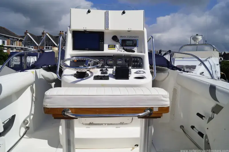 2006 Boston Whaler 240 outrage