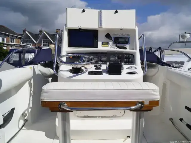 Boston Whaler 240 Outrage