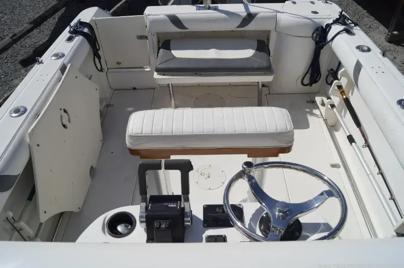 2006 Boston Whaler 240 outrage