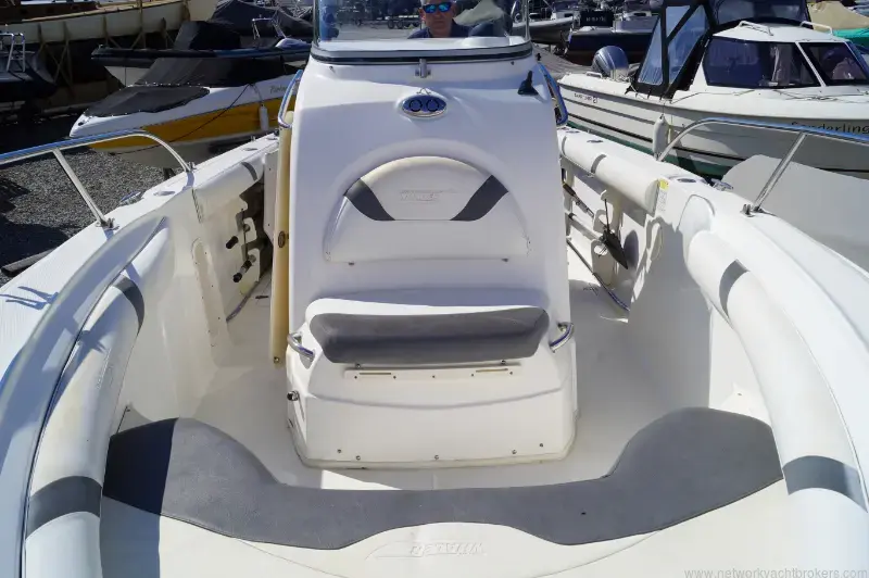 2006 Boston Whaler 240 outrage