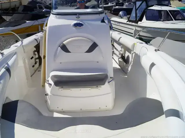 Boston Whaler 240 Outrage