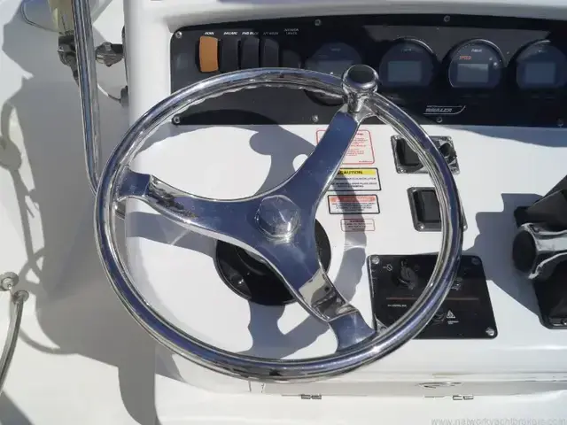 Boston Whaler 240 Outrage