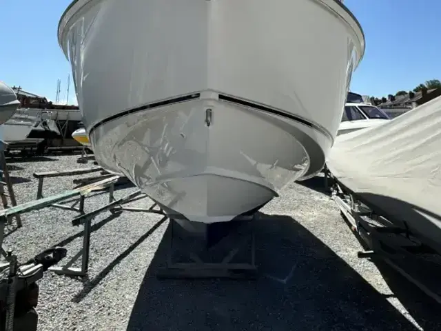 Boston Whaler 240 Outrage