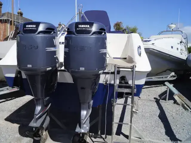 Boston Whaler 240 Outrage