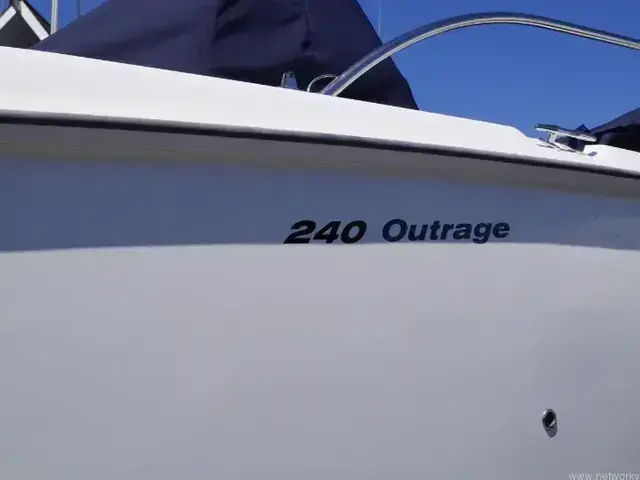 Boston Whaler 240 Outrage