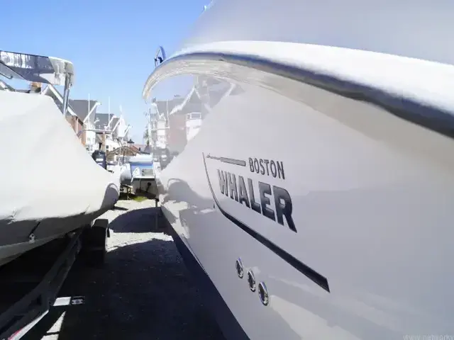 Boston Whaler 240 Outrage