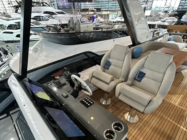 Azimut Fly 68