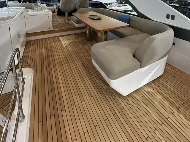 Azimut Fly 68