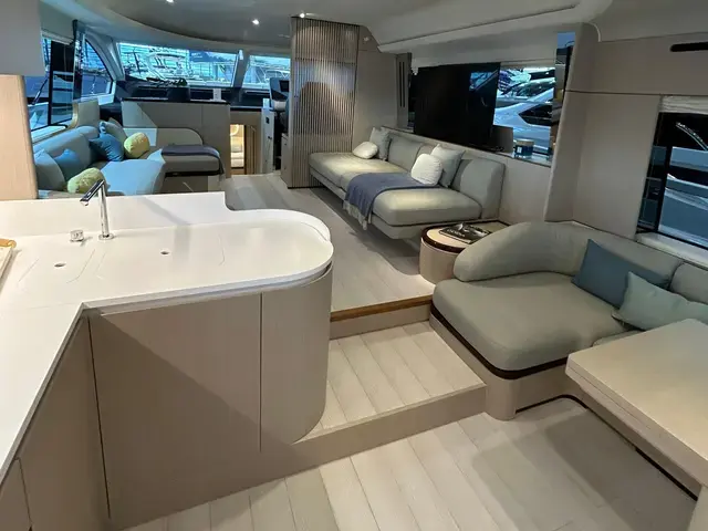 Azimut Fly 68