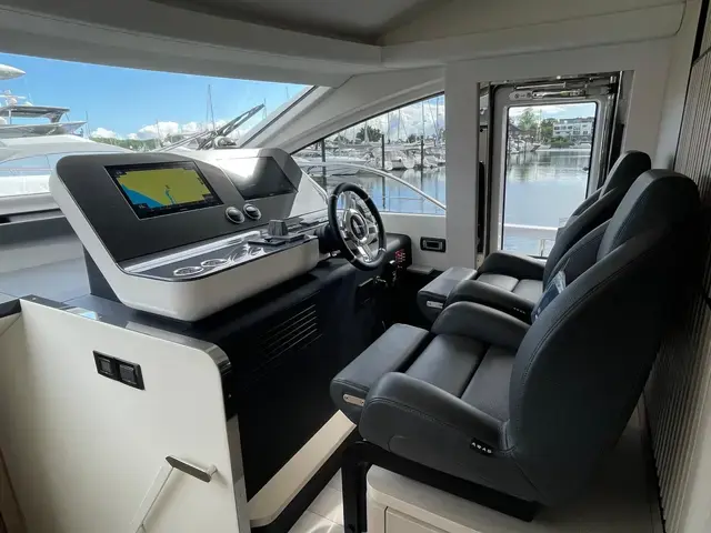 Azimut Fly 68