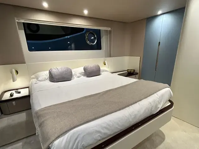 Azimut Fly 68