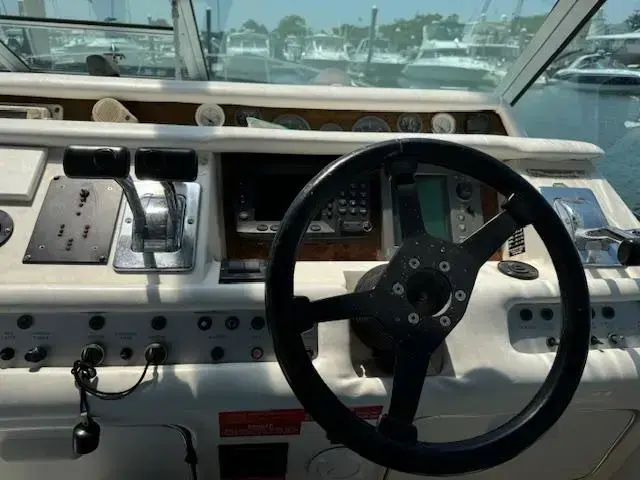 Sea Ray 33