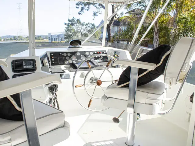 Tollycraft Pilothouse