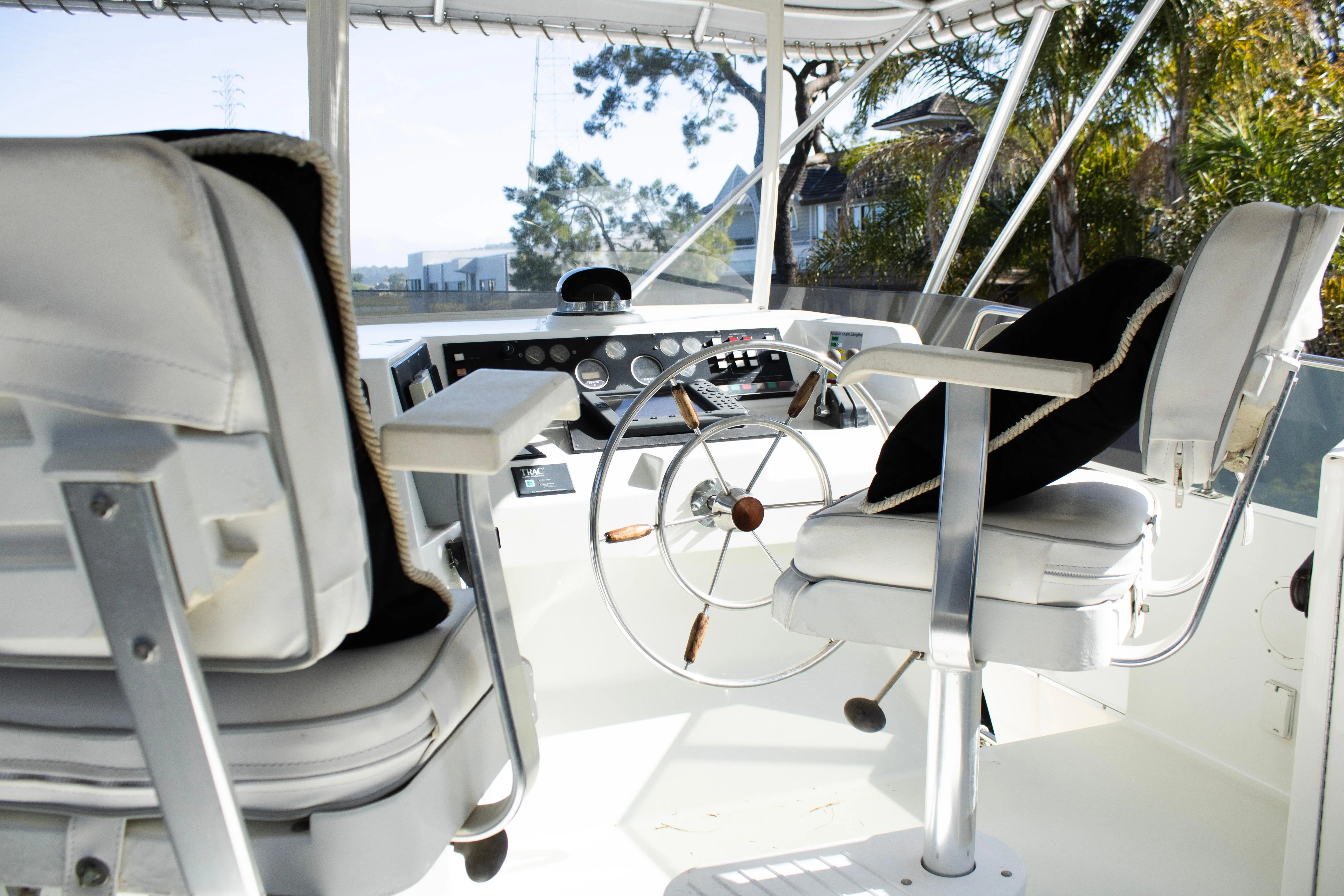 1993 Tollycraft pilothouse