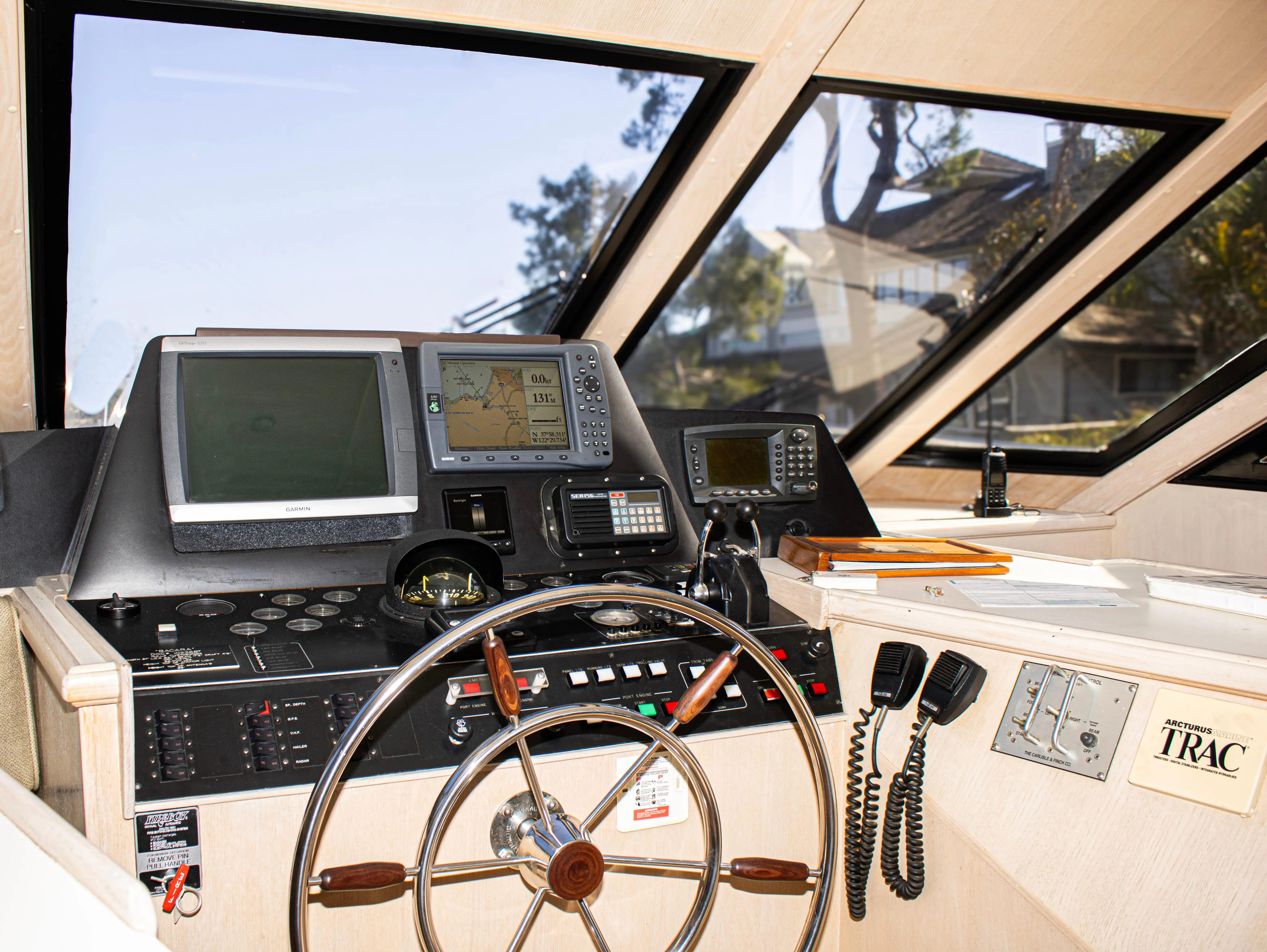 1993 Tollycraft pilothouse