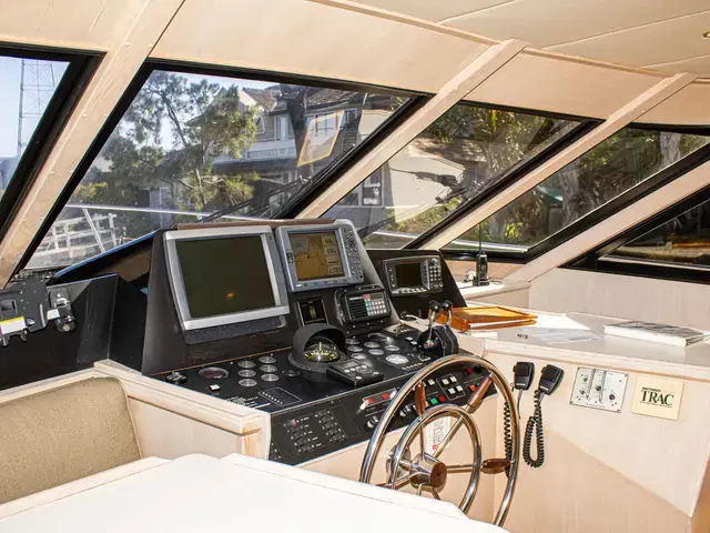 Tollycraft Pilothouse