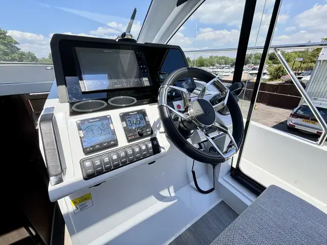 Sealine C390