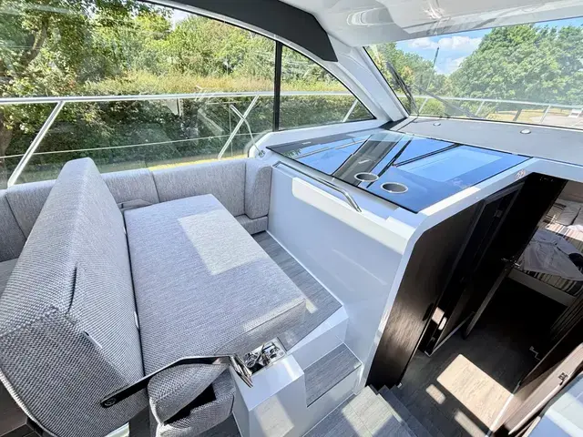 Sealine C390