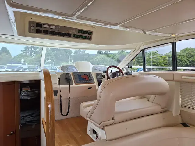 Sealine F 37