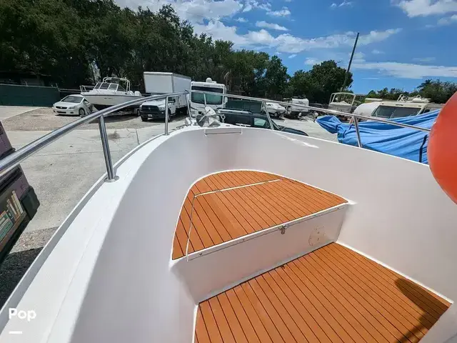 Robalo R230 center console