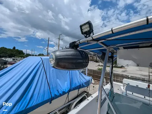 Robalo R230 center console