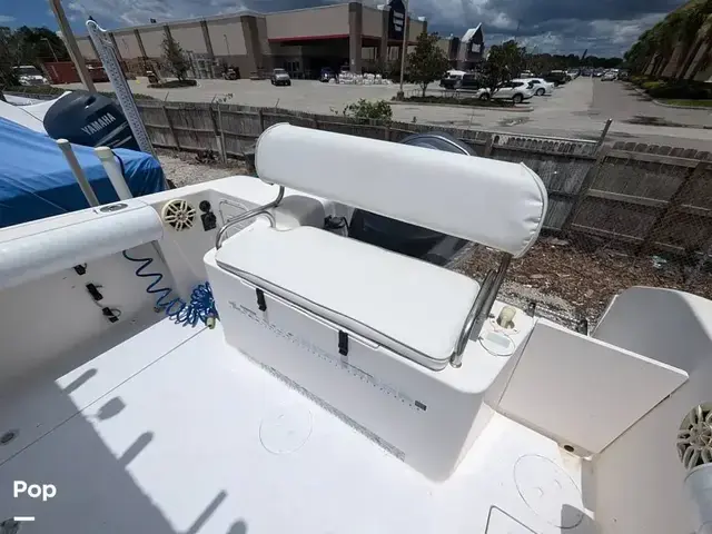 Robalo R230 center console