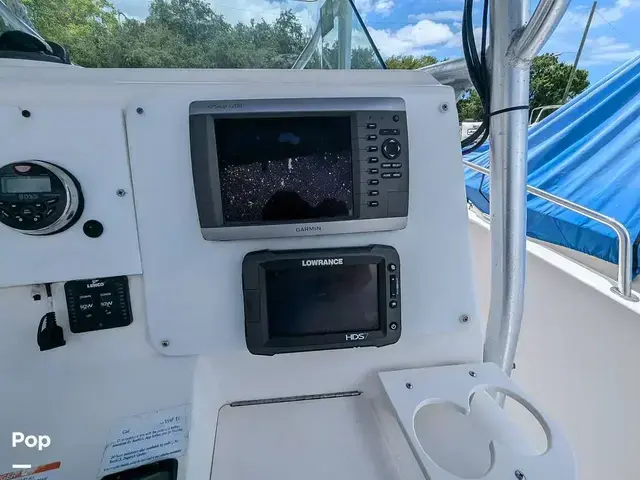 Robalo R230 center console