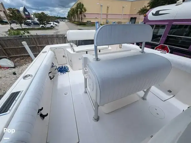 Robalo R230 center console