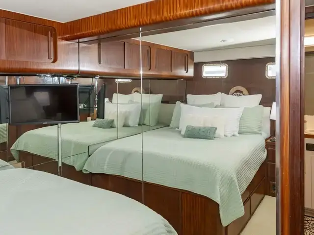 Hatteras 63 Motor Yacht