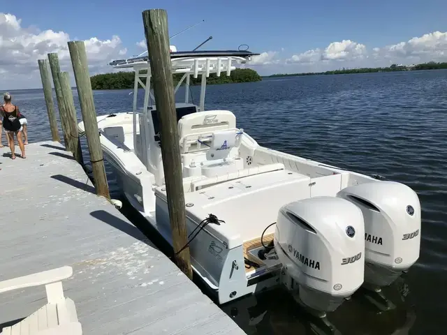 Buddy Davis 28 Center Console