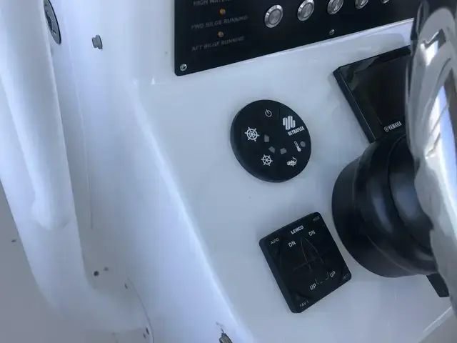 Buddy Davis 28 Center Console