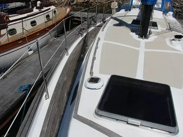 PASSPORT YACHTS 40