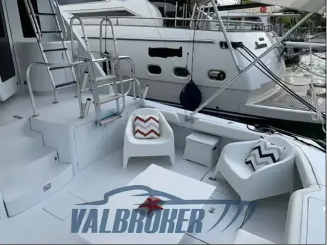 Hatteras 70' Convertible