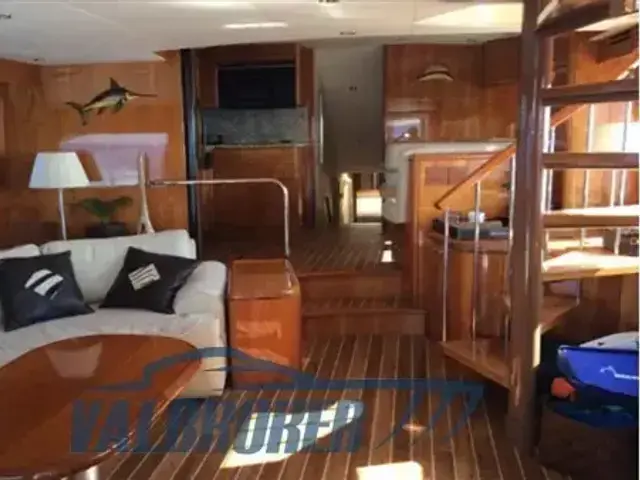 Hatteras 70' Convertible