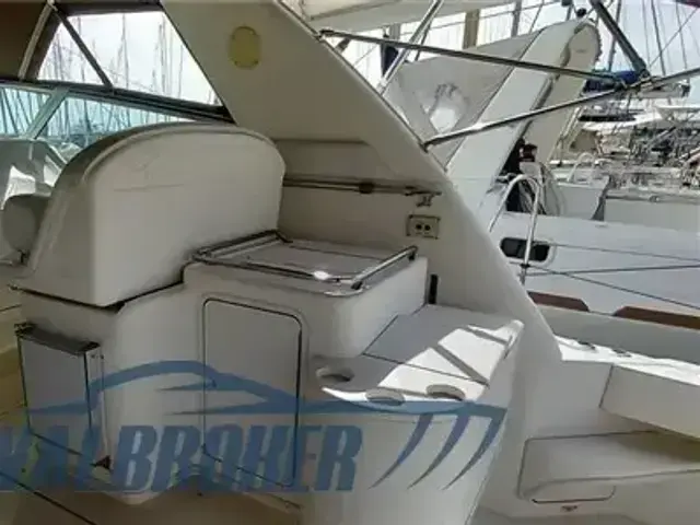 Sea Ray 330 Express Cruiser