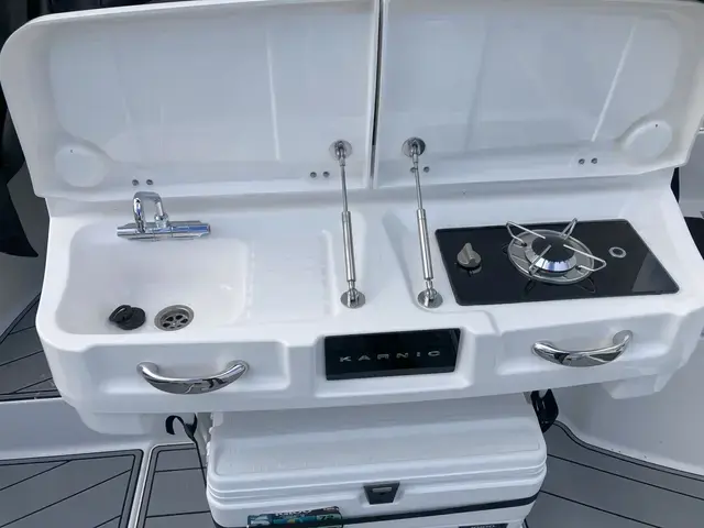 Karnic Boats SL800 Cruiser