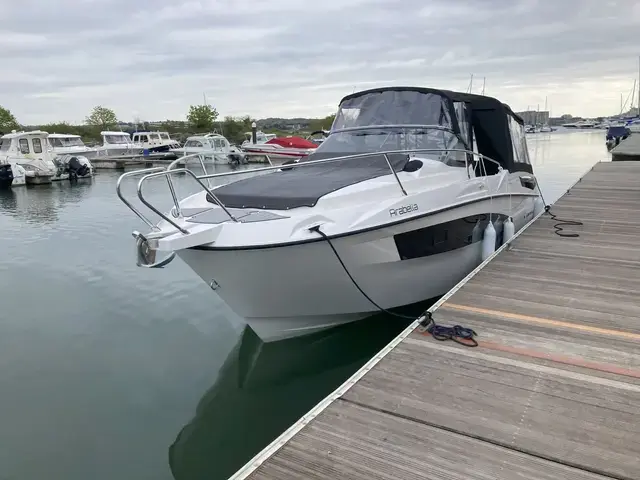 Karnic Boats SL800 Cruiser