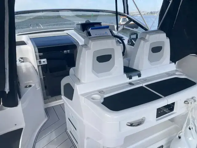 Karnic Boats SL800 Cruiser