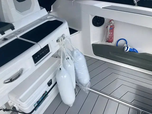 Karnic Boats SL800 Cruiser