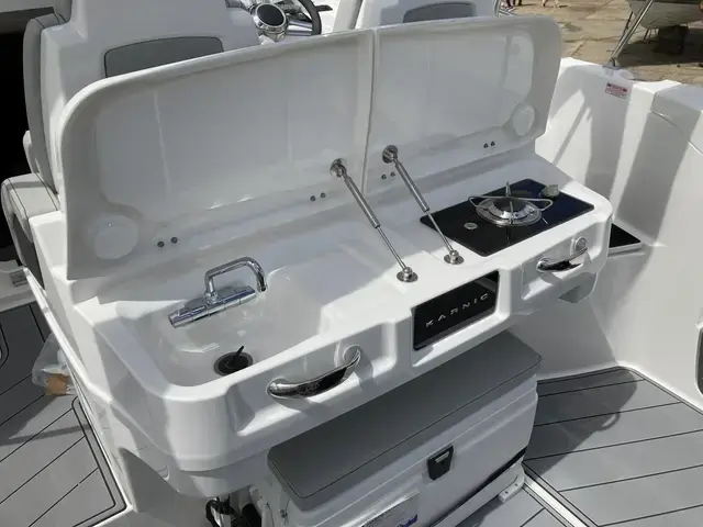 Karnic Boats SL800 Cruiser