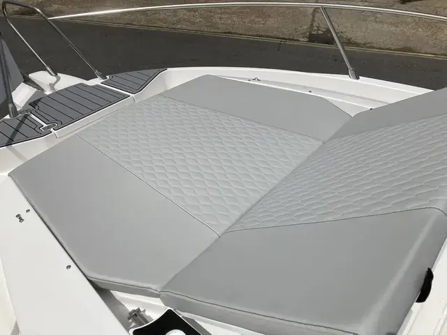 Karnic Boats SL800 Cruiser