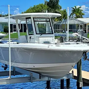 2019 Robalo r272