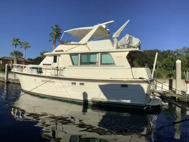 Hatteras 53 Extended Deck Motor Yacht